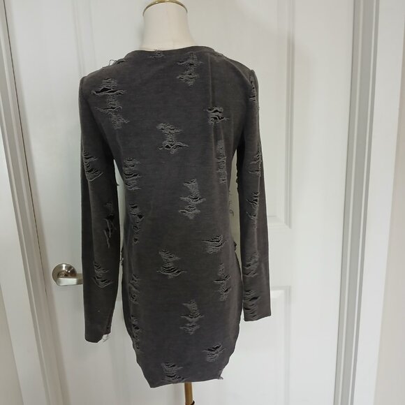 H&M Divided Distressed Top Sweater Women’s Size XS Gray Grunge Long Sleeve - Picture 3 of 7